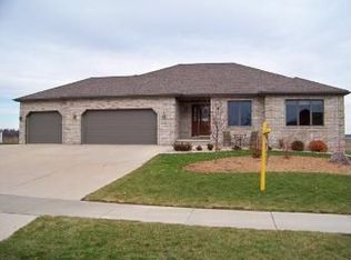 2150 Stonehaven Dr, Sun Prairie, WI 53590