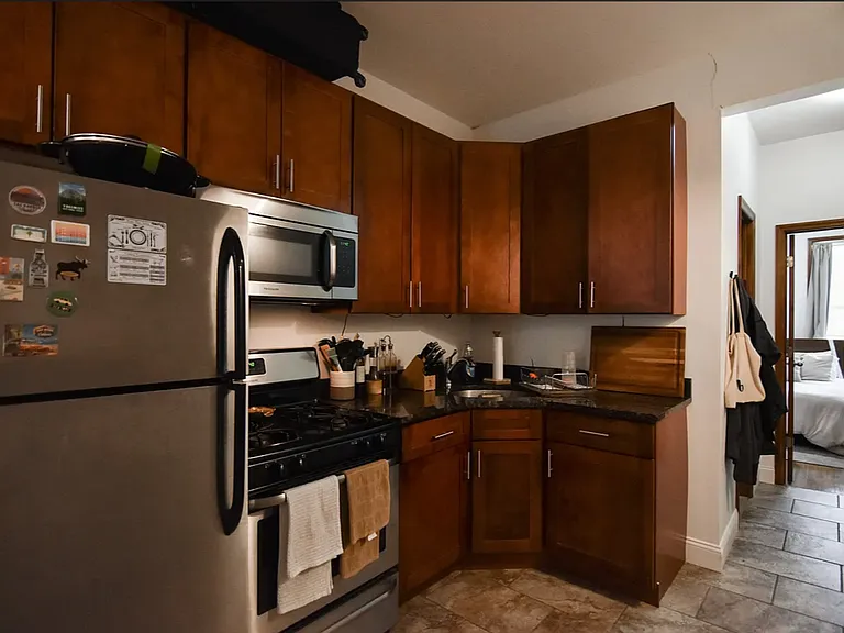 255 N 8th St #2L — Photo 8