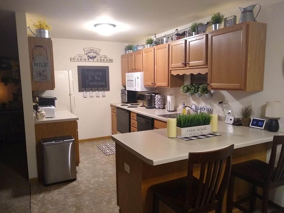 2nd image of 225 Park Ln