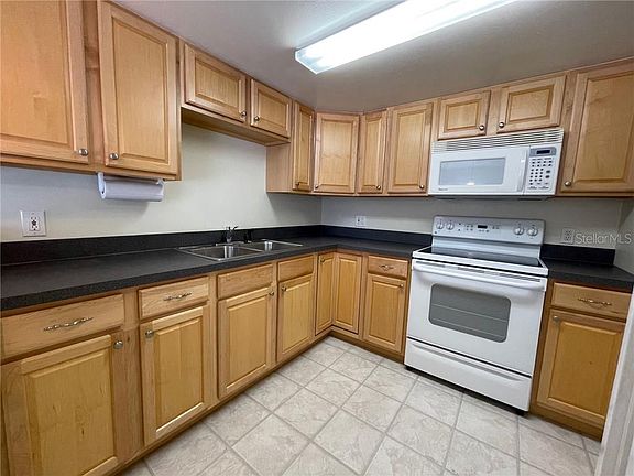 4th image of 2458 Columbia Dr APT 40