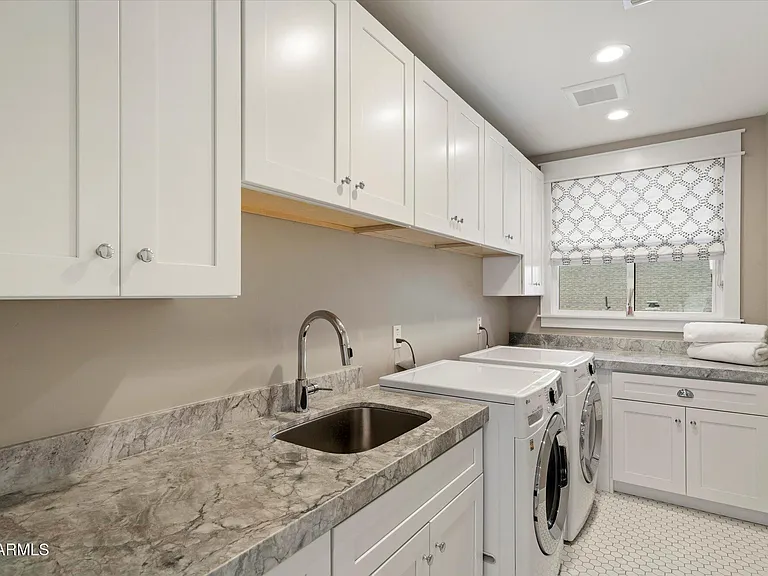 3810 E Devonshire Ave — Photo 23