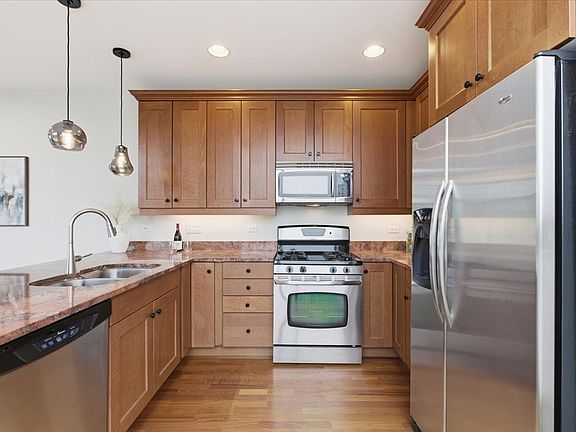 4th image of 3946 N Ravenswood Ave APT 505