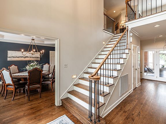 5th image of 208 Pecan Ct