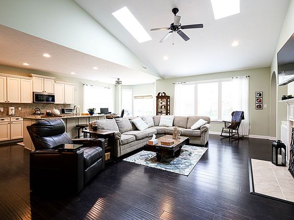 5th image of 531 Amersham Ct