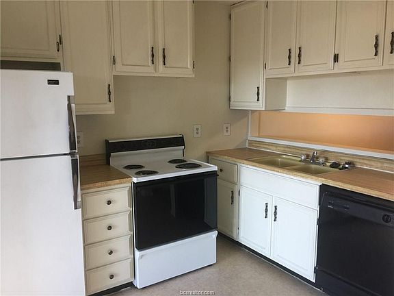 3rd image of 216 Bucknell Ct