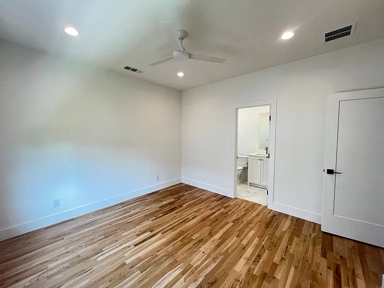 3303 Homer St — Photo 32