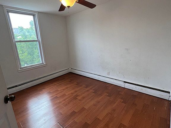 4th image of 321 Sip Ave APT 3L