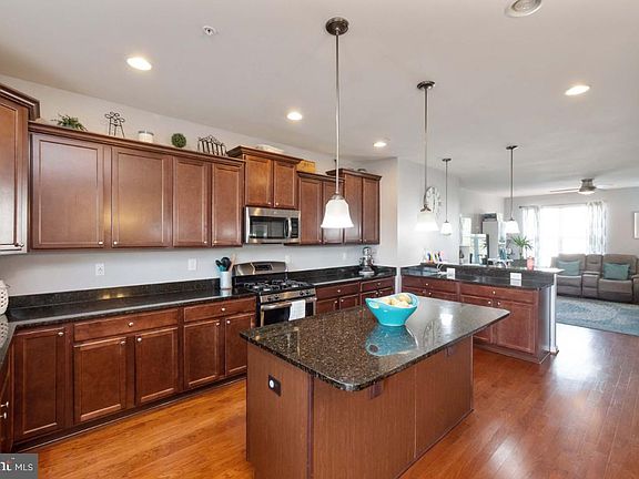4th image of 527 Bluffton Dr
