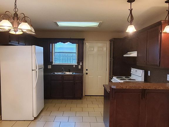 3rd image of 3107 Diamond Head Ave