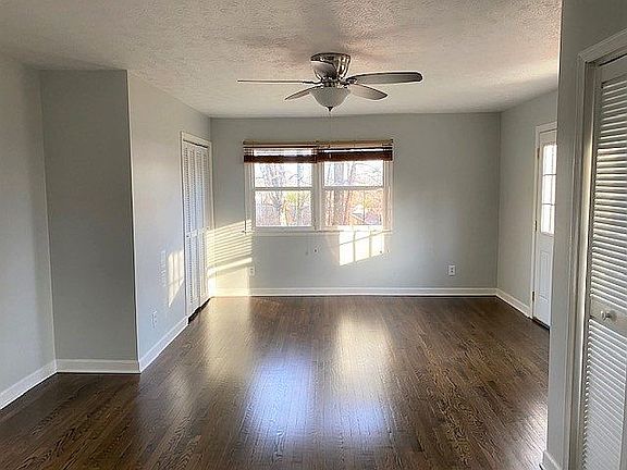 4th image of 3925 Saylor Ct