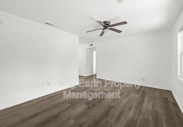2129 13th St N — Photo 11