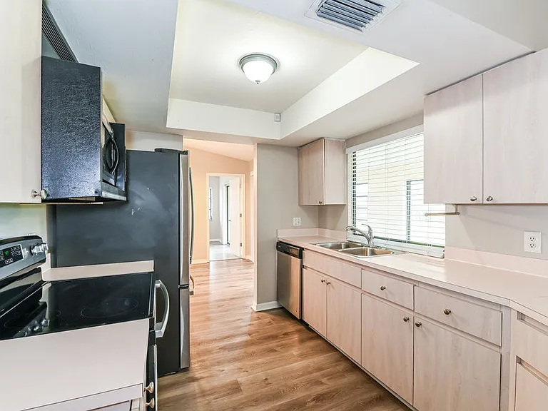 2529 SW 15th Pl — Photo 6