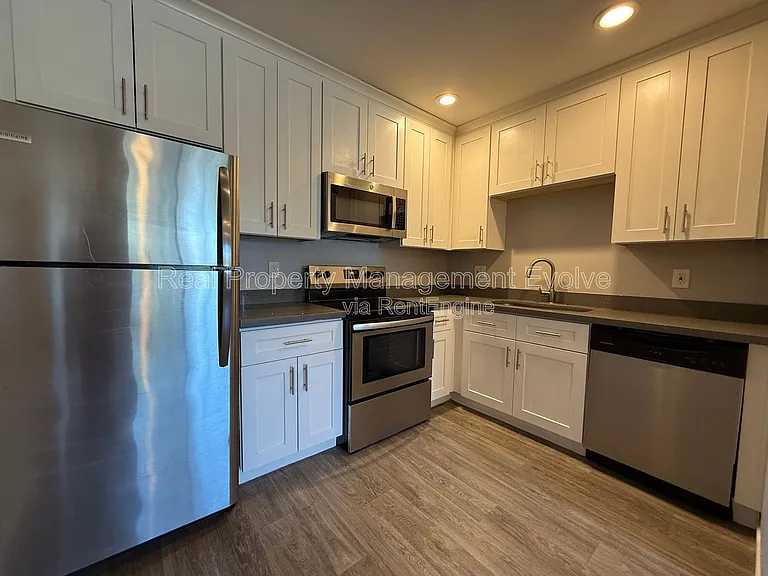 908 W 2nd St #6 — Photo 6