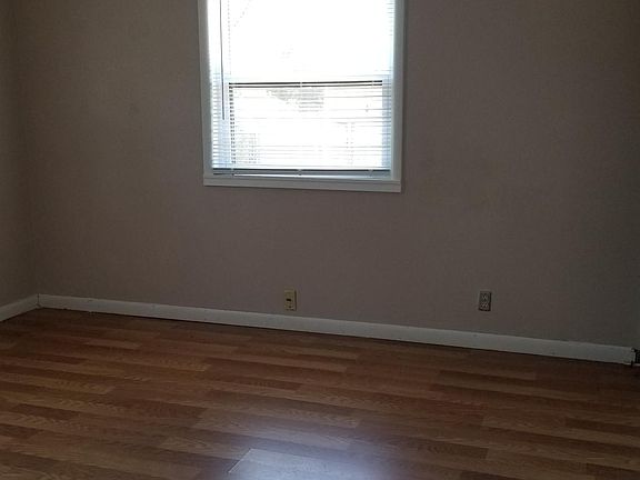 3rd image of 2461 Culver Ave