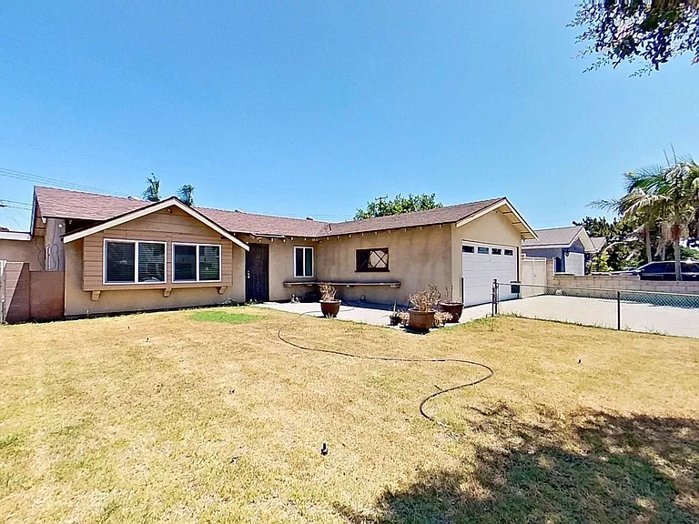 13922 Heidi St — Photo 1