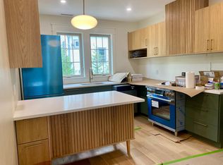 240 Camp St APT 2, Providence, RI 02906