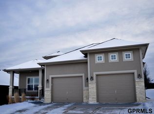 15471 Jaynes Cir, Omaha, NE 68116