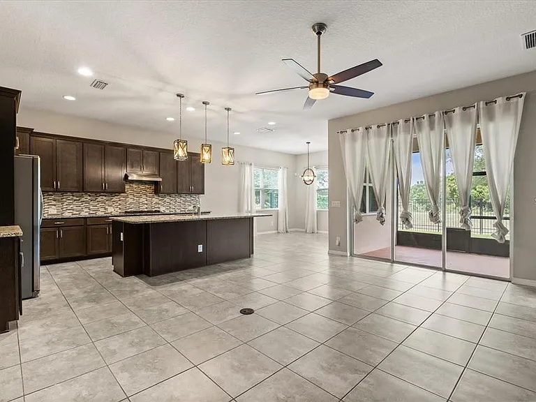 1046 Grand Hilltop Dr — Photo 4
