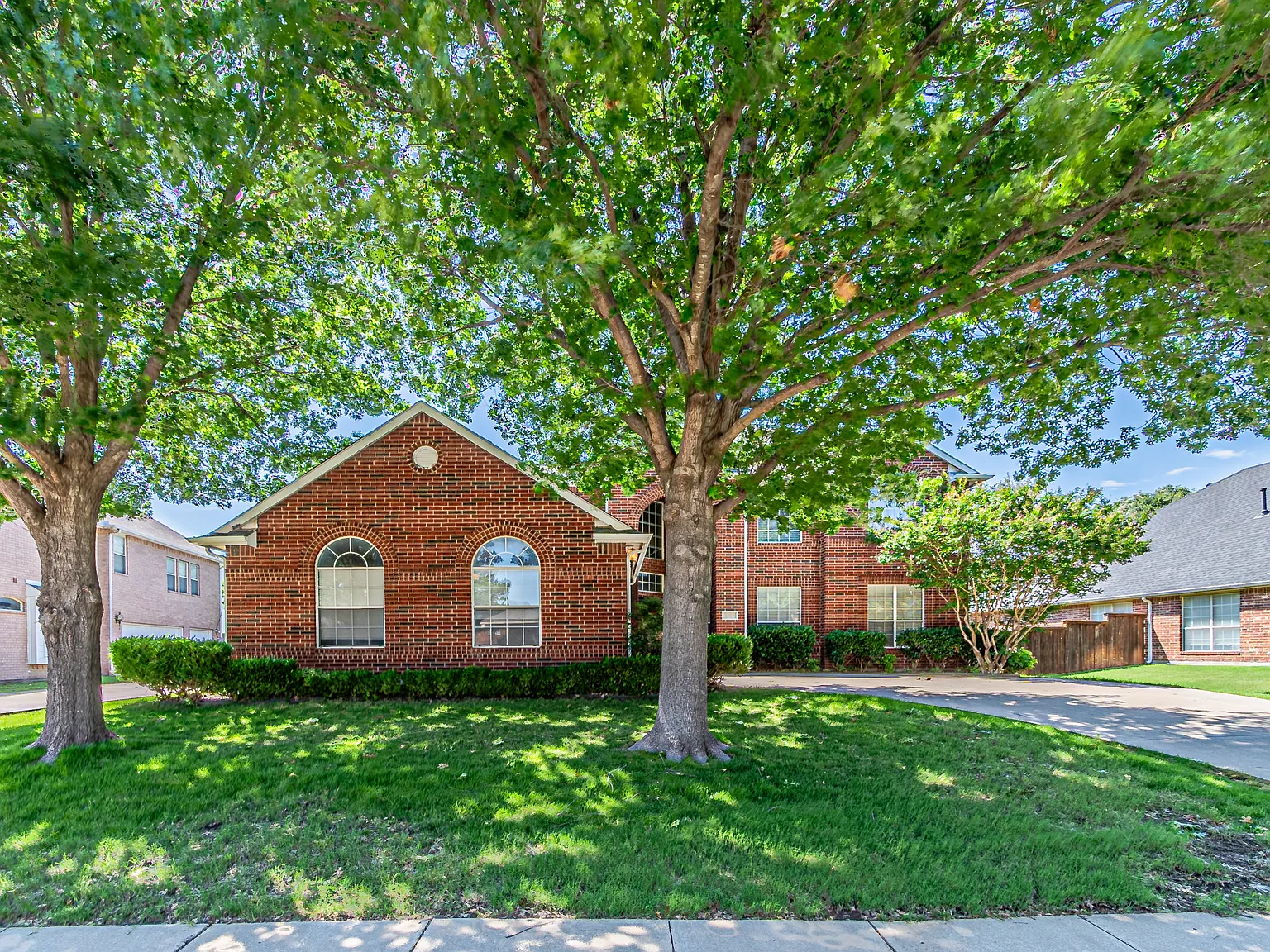4 bed, 3780 sqft, $4,295 — Photo 2
