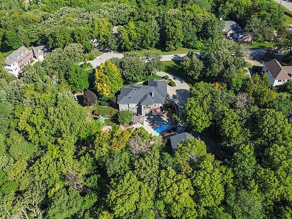 4th image of 21085 Abbey Rd