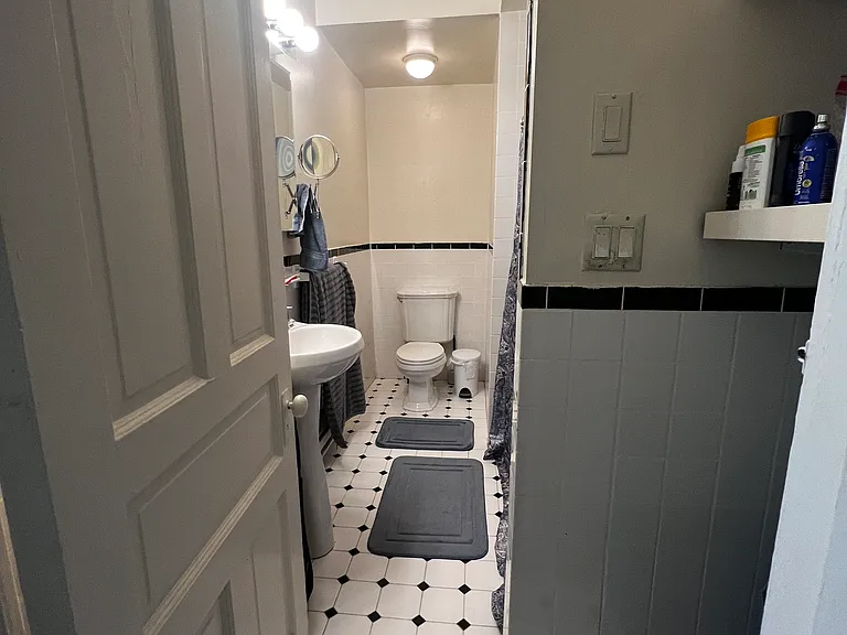 2046 Locust St #4F — Photo 5