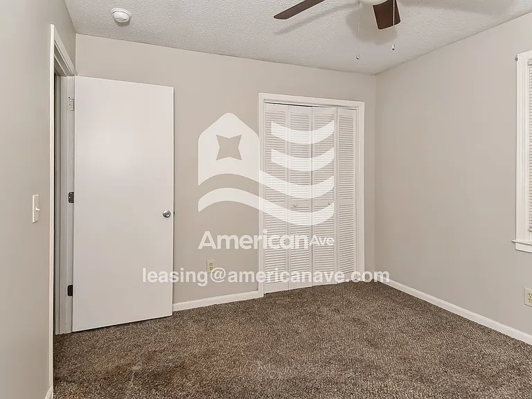 4977_011_wm_-_bedroom_13354092.jpg