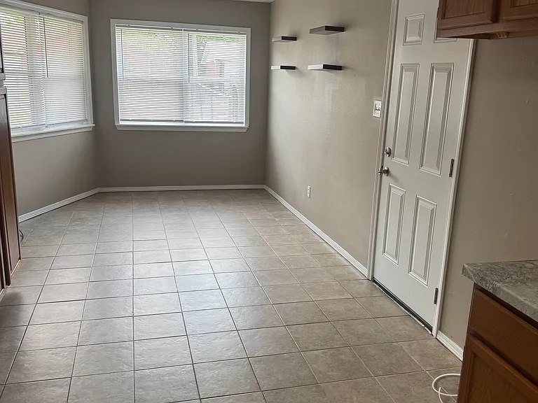 3911 James Ct — Photo 7