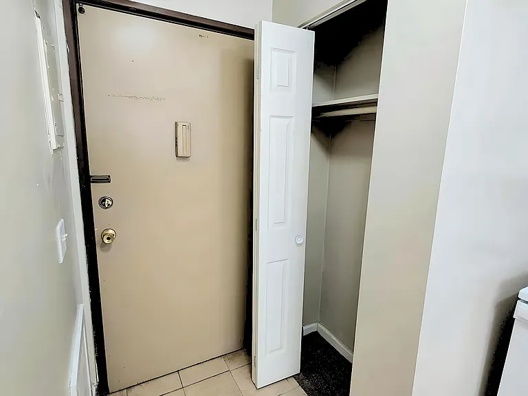 Keller Flats — Photo 27