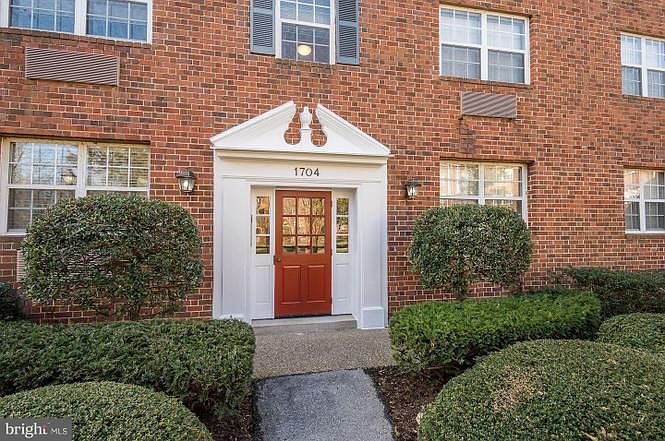 1st image of 1704 W Abingdon Dr APT 101