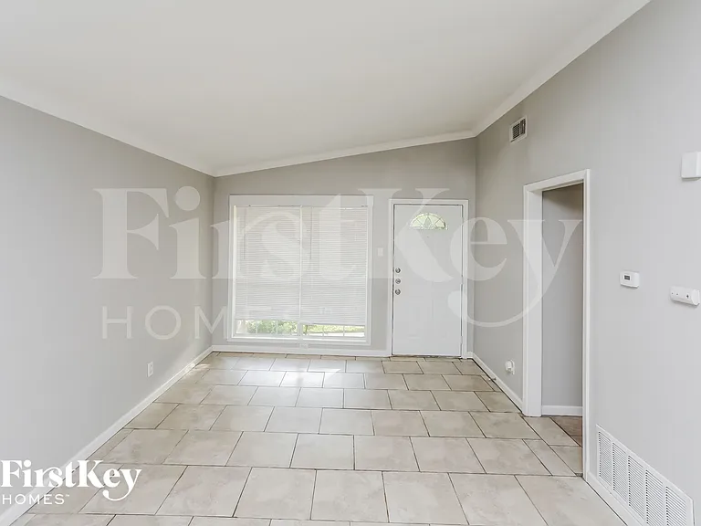 6115 Flagstaff Dr — Photo 2