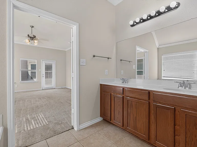 1024 Charleston Ln — Photo 17