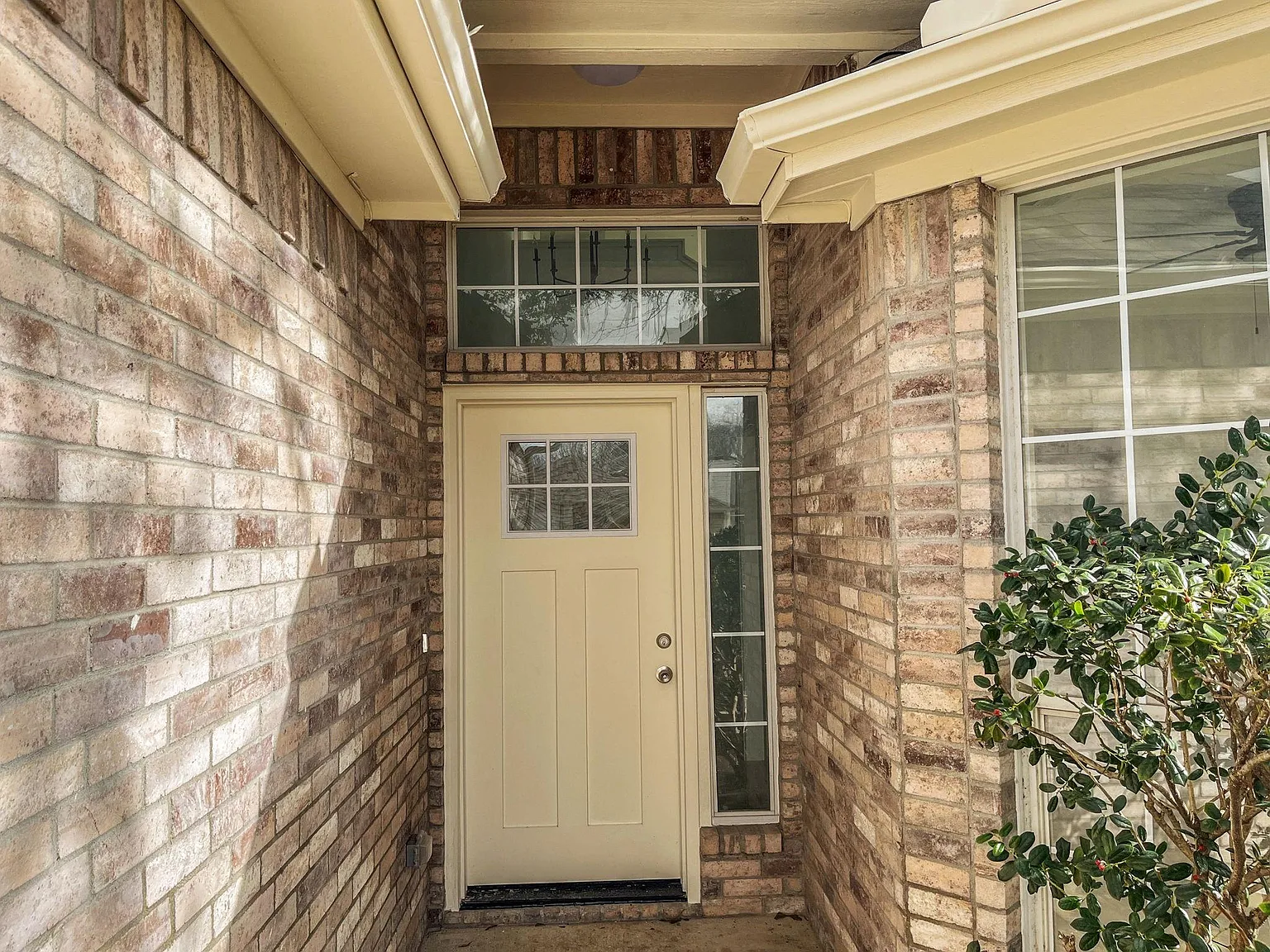 5 bed, 2719 sqft, $3,580 — Photo 2