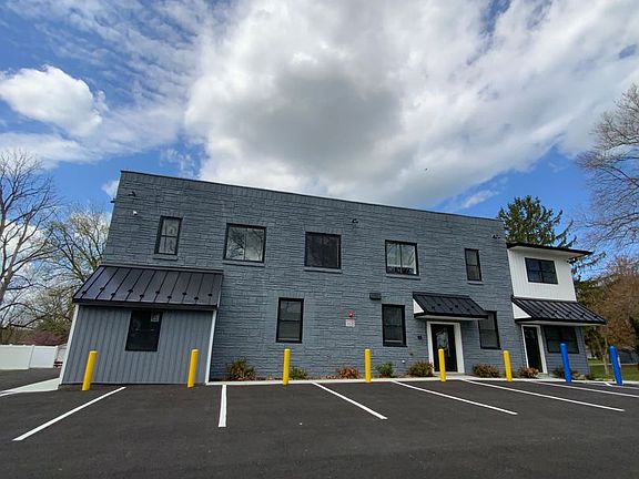3rd image of 800 Park Hill Dr #6