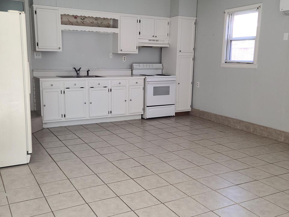 1st image of 5536 Aragon Dr #B