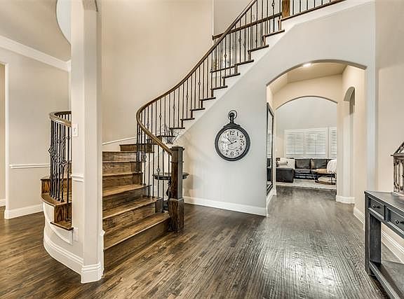 3rd image of 301 Featherstone Dr
