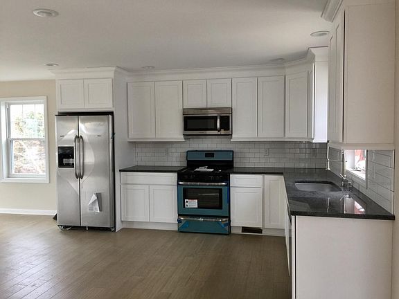 2nd image of 28 Pearl St