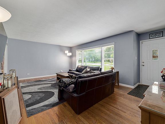 4th image of 605 W Lincoln Ave
