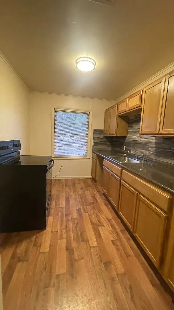 3 Bd 1 Ba Bungalow w/ hardwood — Photo 3