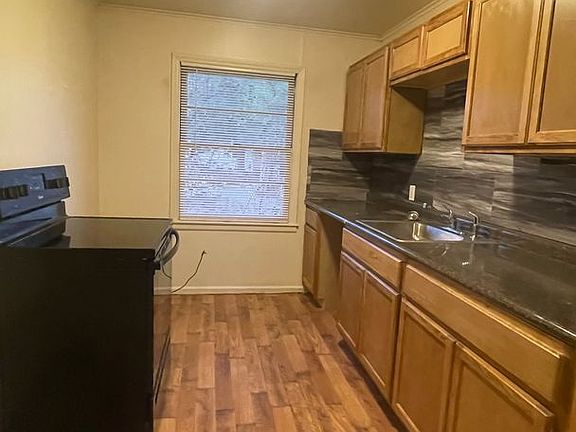 3rd image of 1610 E 53rd St