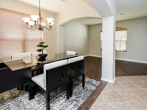 4th image of 10105 Sanden Dr