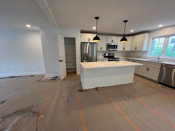 2nd image of 39 Lincoln St #B