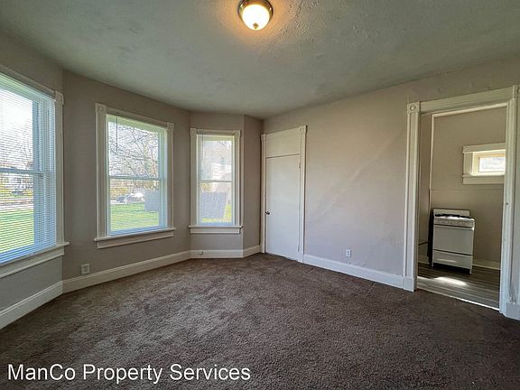 3rd image of 130 Richmond Ave