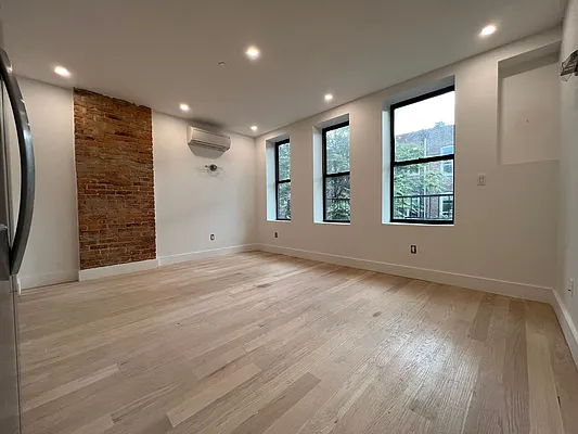 Rented by Pear NYC LLC | media 28