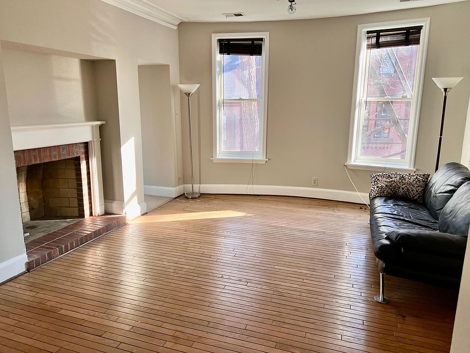 Bright, sunny living room
