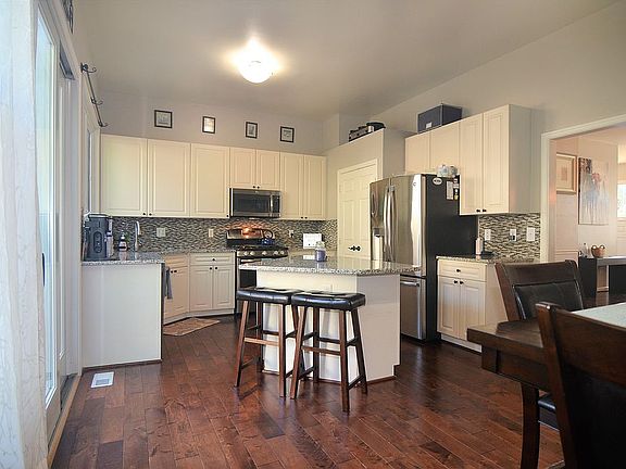 4th image of 47677 Whirlpool Sq