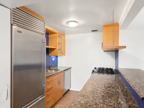 135 West 70th Street image 3 of 3