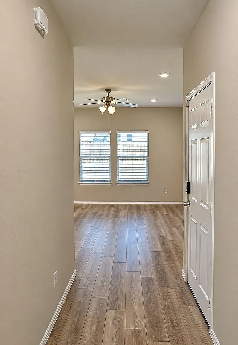 3 bed, 1270 sqft, $1,595 — Photo 2