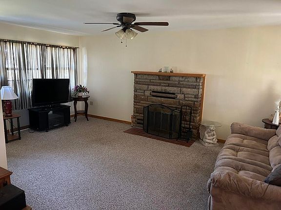 5th image of 820 Green Glen Dr