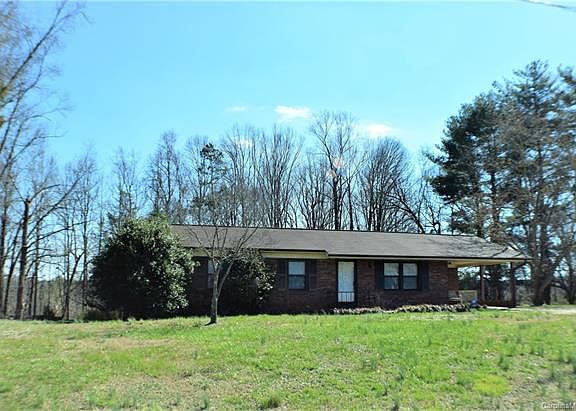 3rd image of 2424 Belle Terre Dr