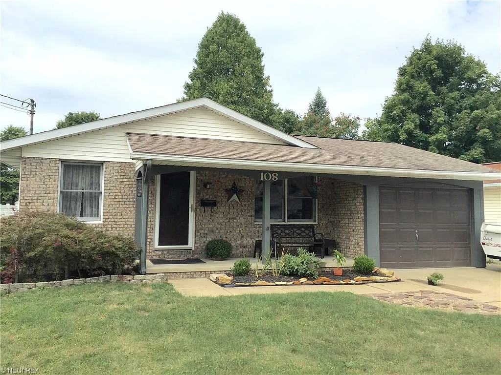 108 Lloyd St photo 1